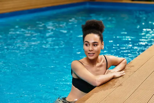 Carefree young woman relaxes in spa pool, embracing wellness and tranquility on a peaceful day. — Stock Photo