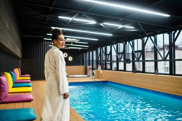 A young chic woman relaxes in a tranquil, luxurious spa. — Stock Photo