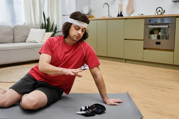 Caucasian man demonstrates his diabetes management at home, focusing on blood sugar monitoring. — Stock Photo
