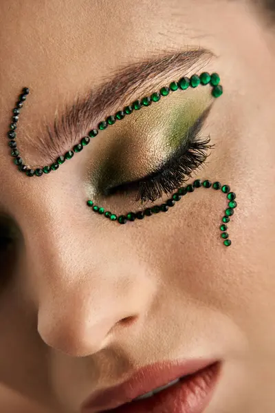 A beautiful young woman showcases her artistic snake makeup, enhancing her captivating features. — Stock Photo
