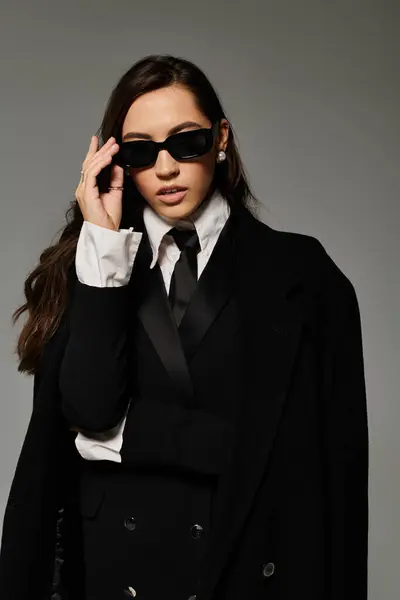 A beautiful young woman showcases her stylish attire, blending sophistication and modernity. — Stock Photo