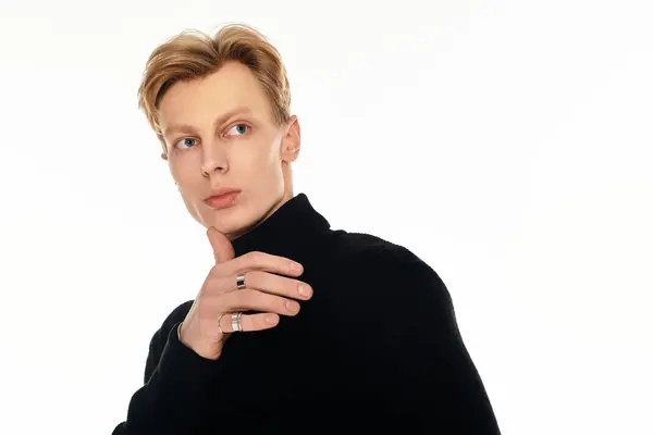 A young handsome man poses thoughtfully in a simple environment, exuding charisma and charm. — Stock Photo
