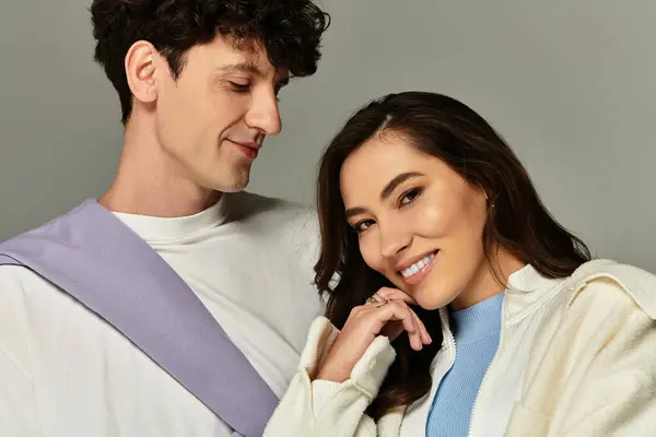 Fashionable young individuals pose together, exuding confidence and contemporary style. — Stock Photo