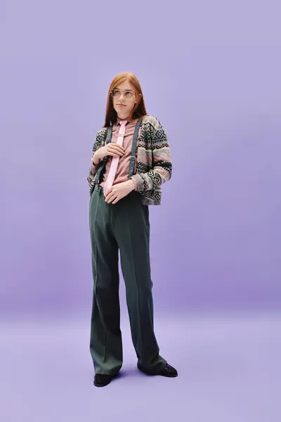 A fashionable queer individual stands confidently, showcasing vibrant style and personality. — Stock Photo