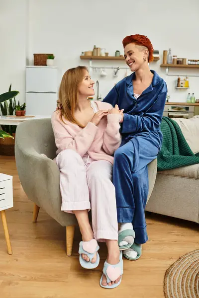A beautiful young couple laughing and enjoying each other's company in their stylish home. — Stock Photo
