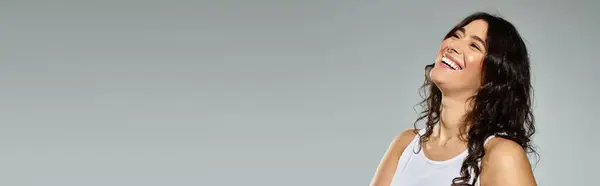 Plus size woman with brunette hair radiates confidence in studio setting. — Stock Photo