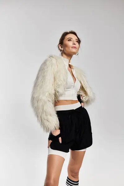 Chic young woman exudes confidence in trendy attire with flair and elegance. — Stock Photo