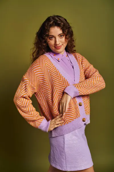 A fashionable young woman poses confidently, exuding charm and style in her colorful outfit. — Stock Photo