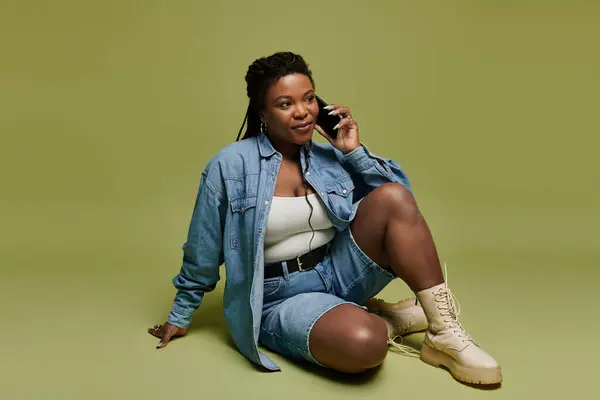 Pretty woman talking by phone on green backdrop. — Stock Photo
