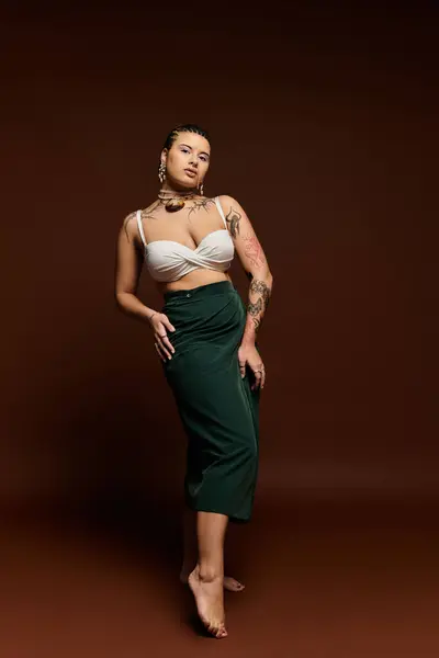A young woman showcases her fashion sense with an elegant pose, highlighting her stylish attire. — Stock Photo