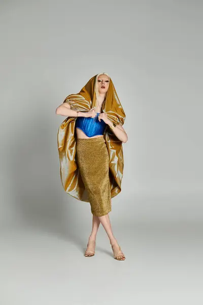 A chic drag queen stuns in golden fabric, showcasing a bold style at a trendy venue. — Stock Photo