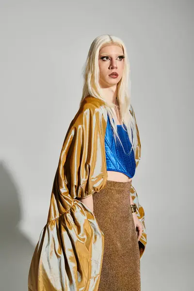 A fashionable drag queen stands confidently, embodying a unique and vibrant style. — Stock Photo