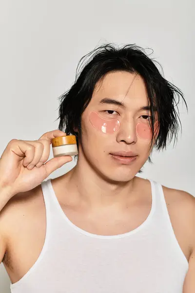 Stylish young man shares his skincare routine, reflecting modern youth culture. — Stock Photo