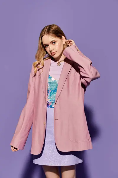 A young woman in stylish attire poses confidently, exuding spring vibes and charm. — Stock Photo