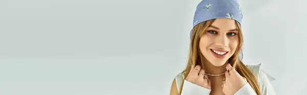 Young woman showcases her stylish spring outfit with a cheerful smile in the studio, banner — Stock Photo