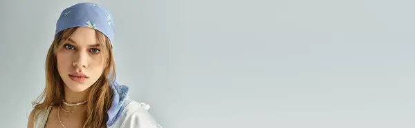 A stylish young woman captures spring essence against a grey backdrop, banner — Stock Photo