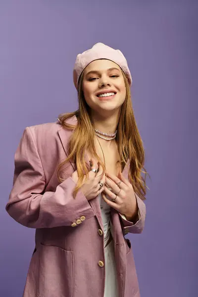 A stylish young woman embraces the spirit of spring in a chic outfit, radiating youth and joy. — Stock Photo