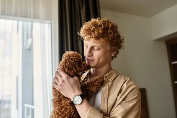 A handsome man shares moments with his furry friend in a nice hotel room. — Stock Photo