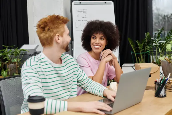 Two friends pack and unpack at a modern office, sharing ideas and laughter. — Stock Photo