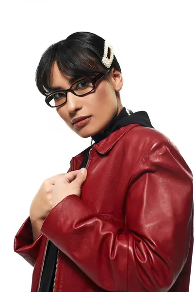 Stylish young Asian woman confidently showcases modern fashion paired with unique accessories. — Stock Photo