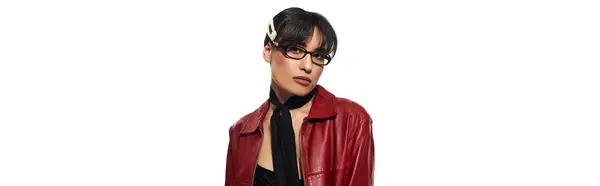 A young woman showcases her trendy outfit with a bold demeanor and fashionable glasses. — Stock Photo
