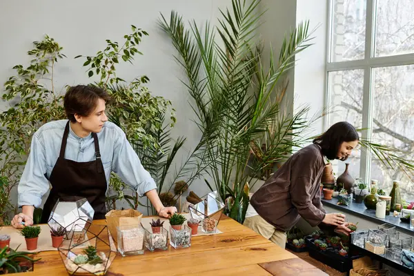 Creative couple explore their creativity in a vibrant studio amidst lush greenery. — Stock Photo