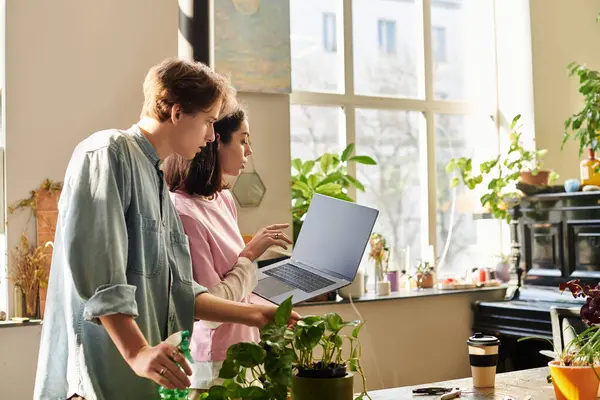 Creative couple collaborate in a sunlit studio, immersed in nature and creativity. — Stock Photo