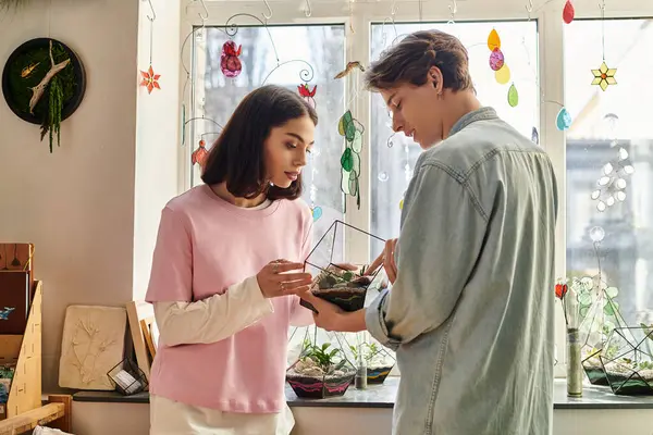Loving couple engage passionately while discussing a new artistic project in a vibrant studio. — Stock Photo