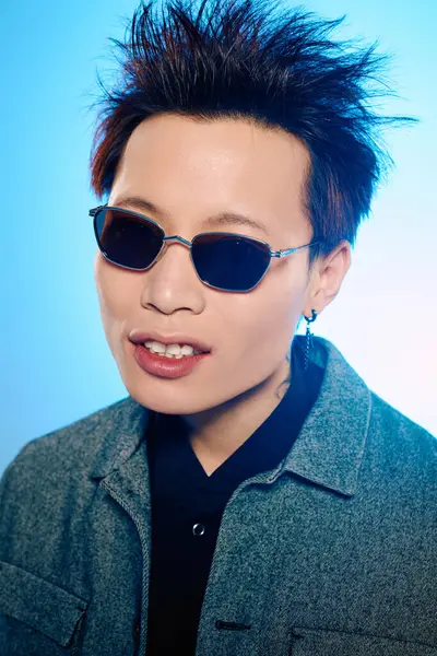 A stylish young Asian man sports trendy sunglasses and a fashionable outfit. — Stock Photo