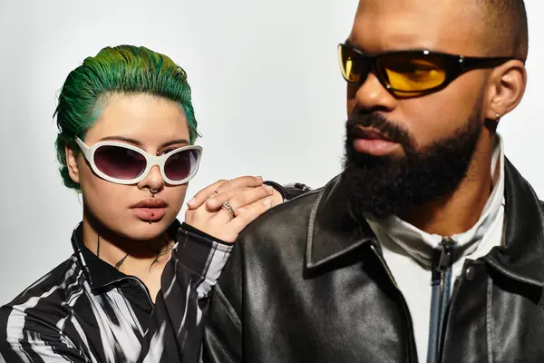 A stylish young couple in trendy sunglasses embodies modern fashion and diversity. — Stock Photo