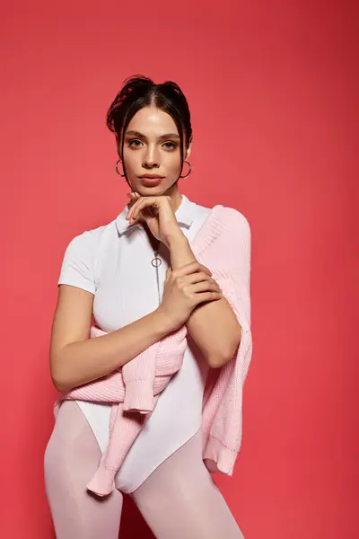 A young beautiful woman stands confidently, embracing her unique style with a playful pose. — Stock Photo