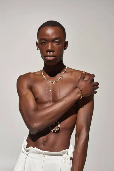 A young African American man poses confidently, highlighting his vibrant style and musical charm. — Stock Photo