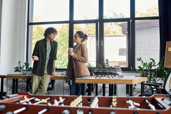 Colleagues exchange ideas and thoughts while enjoying coffee in a spacious office environment. — Stock Photo