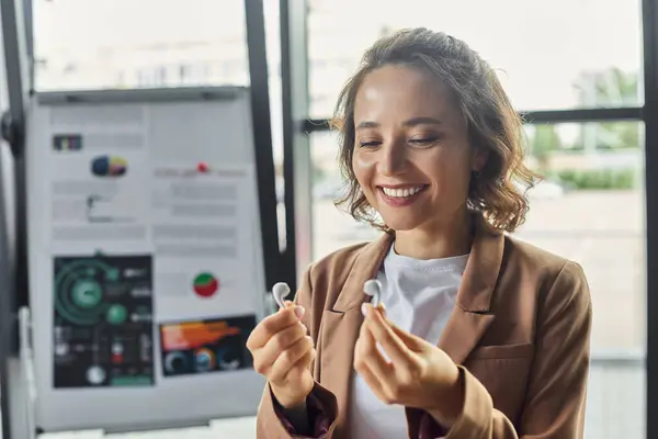 A dedicated pro explores innovative audio devices while collaborating in a modern office. — Stock Photo