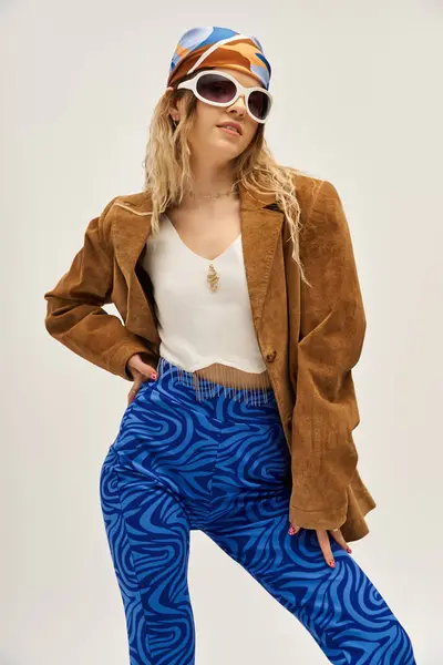 A beautiful young woman poses confidently in a chic outfit, radiating style and charm. — Stock Photo