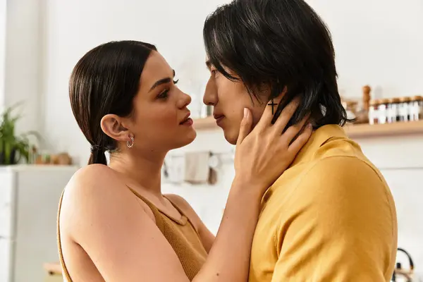A devoted couple embraces intimately in their inviting living space, surrounded by warmth. — Stock Photo