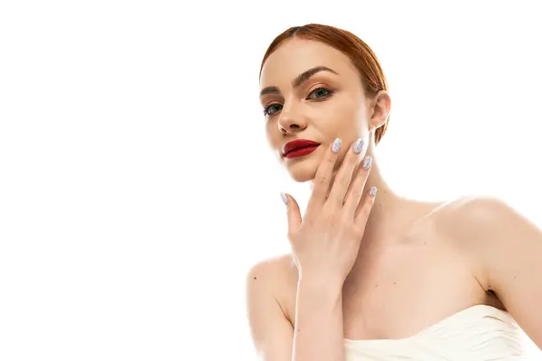 Radiant young woman highlights her charm with intricate nail designs and an enchanting gaze. — Stock Photo