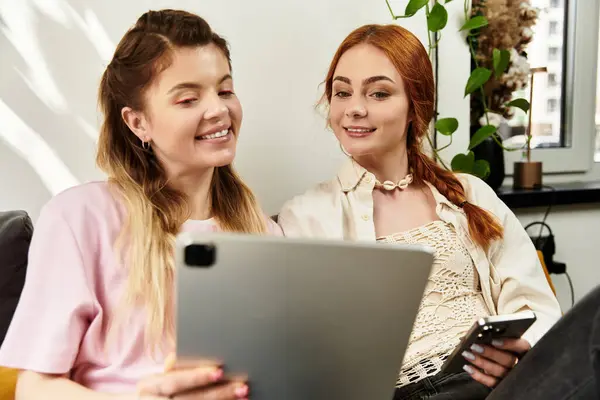 Two beautiful friends sit together in a modern cafe, sharing laughter and stories — Stock Photo