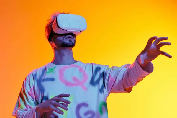 Young man explores vibrant virtual reality, showcasing modern technology. — Stock Photo
