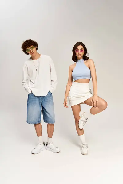 Young couple shows love in stylish outfits and accessories, exuding confidence. — Stock Photo