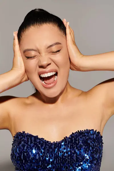 A beautiful stylish woman celebrates life with joy and enthusiasm in a dazzling outfit. — Stock Photo