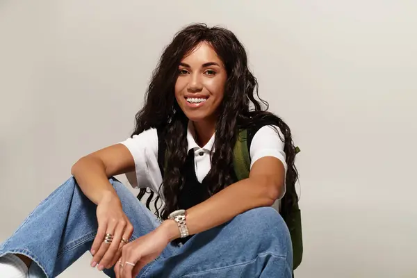 A stylish young woman sits confidently, radiating positivity. — Stock Photo