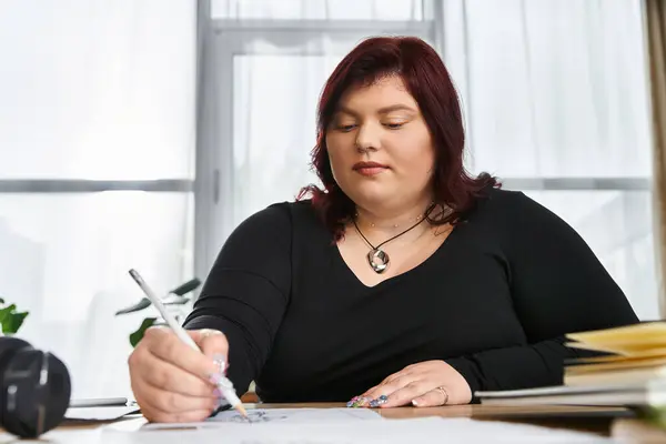 An elegant woman immerses herself in creativity at an art studio, crafting a unique piece of art. — Stock Photo