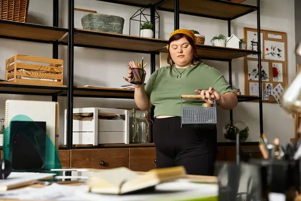 Artistic woman explores her creative side in a stylish studio surrounded by various art supplies. — Stock Photo