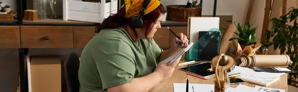 An elegant and pretty woman focuses on her artistic work in a chic studio filled with creativity. — Stock Photo