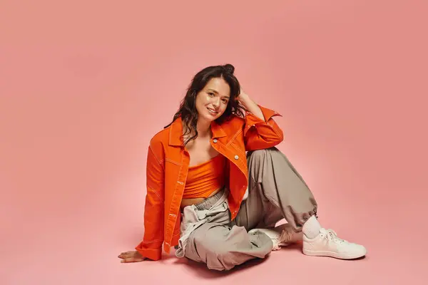 Young woman in fashionable attire poses confidently, radiating style and charm in a playful setting. — Stock Photo