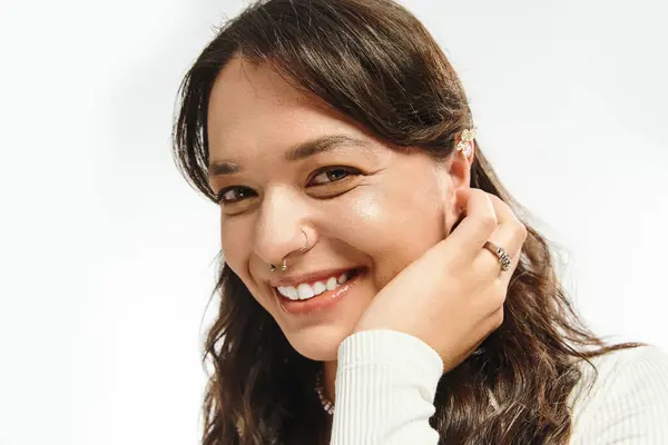 In an elegant setting, a vibrant young woman highlights her style with confidence and charm. — Stock Photo