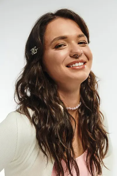 A young woman showcases her fashion sense with confidence, radiating joy and style. — стоковое фото