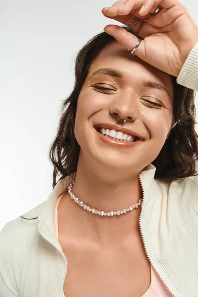 Vibrant young woman exudes confidence and style, posing gracefully with a joyful expression. — Stock Photo