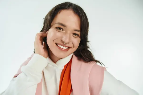 Stylish young woman enjoys playful moment while showcasing her unique fashion sense and smile — Stock Photo